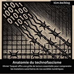 Illustration en noir et blanc montrant du code binaire se transformant progressivement en fil barbelé et grillage, symbolisant la transformation de la technologie en outil de contrôle et d'enfermement ``` ## Légende ``` Du code aux barreaux : la métamorphose algorithmique de l'exclusion ``` ## Description (pour accompagner l'image dans l'article) ``` Cette illustration représente la transformation du code informatique en dispositif de confinement. Le flux de données binaires (0 et 1) se mue progressivement en barbelés et grillage, métaphore visuelle de la façon dont les infrastructures technologiques deviennent des instruments de surveillance, de tri et d'exclusion. Le style graphique sobre, inspiré de la gravure, évoque à la fois la violence de cette mutation et son caractère systémique : le technofascisme ne se présente pas comme une menace spectaculaire, mais comme une architecture discrète qui redéfinit silencieusement les frontières entre liberté et contrôle.